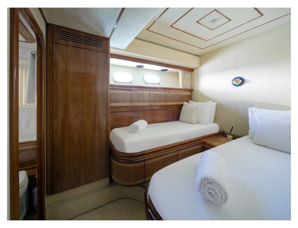 FERRETTI 80 (2002) CHARTER_Sayfa_13